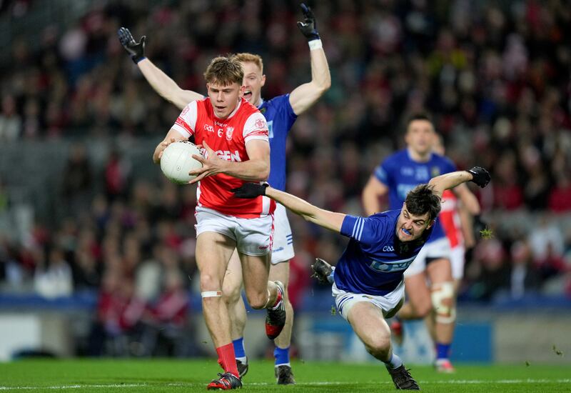 Charlie McMorrow of Cuala evades Daire McConnon of Ardee St Mary`s during the Leinster club football final. Photograph: James Lawlor/Inpho