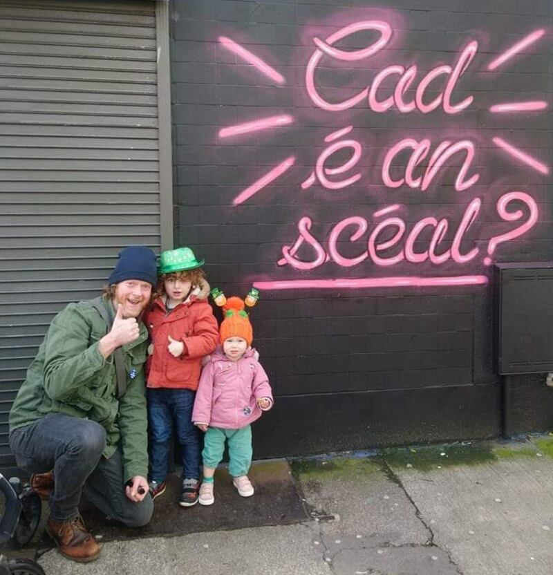 St Patrick’s Day: Johnny Ó Flannagáin le Rossa agus Aodhla