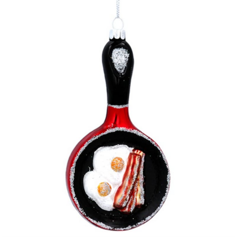 Frying pan with bacon and eggs, €14.50 at Stock Design