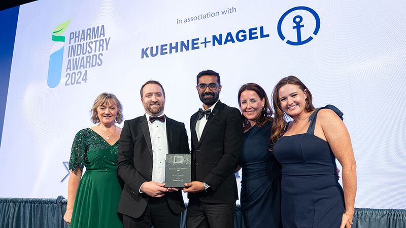 Seamus Keane, VP pharma and healthcare Europe of Kuehne+Nagel Limited, presents the pharma company of the year – sme to the APC & VLE Therapeutics team