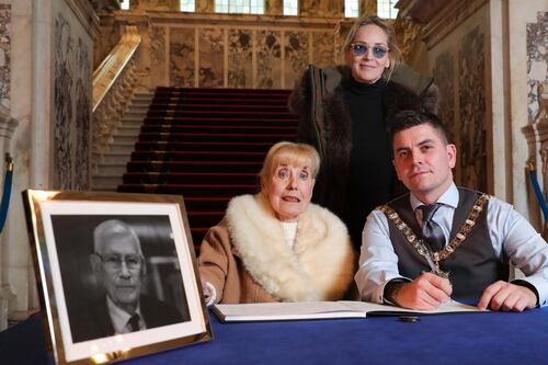 Seamus Mallon tributes: Sharon Stone among those to sign book of condolence