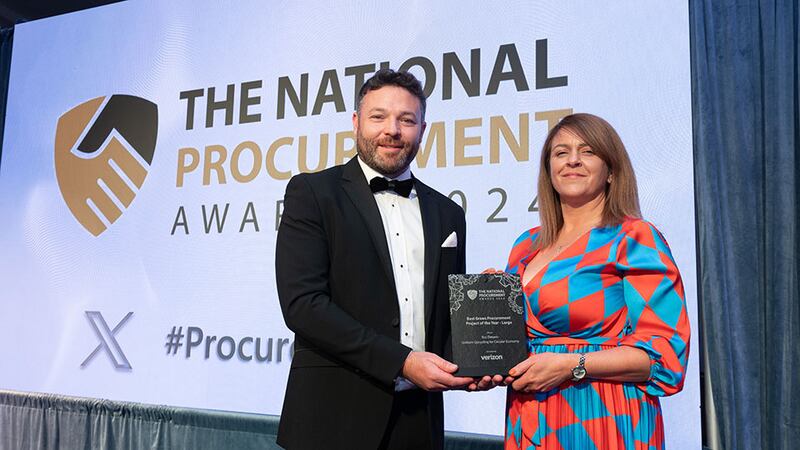 Kieran Scannell, senior director purchasing, supply chain & sustainability at Verizon, presents the best green procurement project of the year - large to Ceara Mc Bride, Bus Eireann