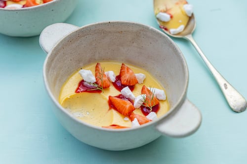 Baked vanilla custard with strawberries and meringue