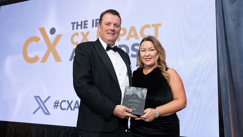 Stephen Mackarel, managing director at Workair, presents the CX impact in utilities & healthcare award to Lynsey Moorehouse, Resilience Healthcare