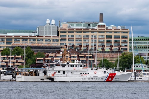 Tourist submarine with five on board goes missing on dive to wreck of Titanic 