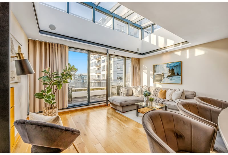 Living area with vaulted ceiling