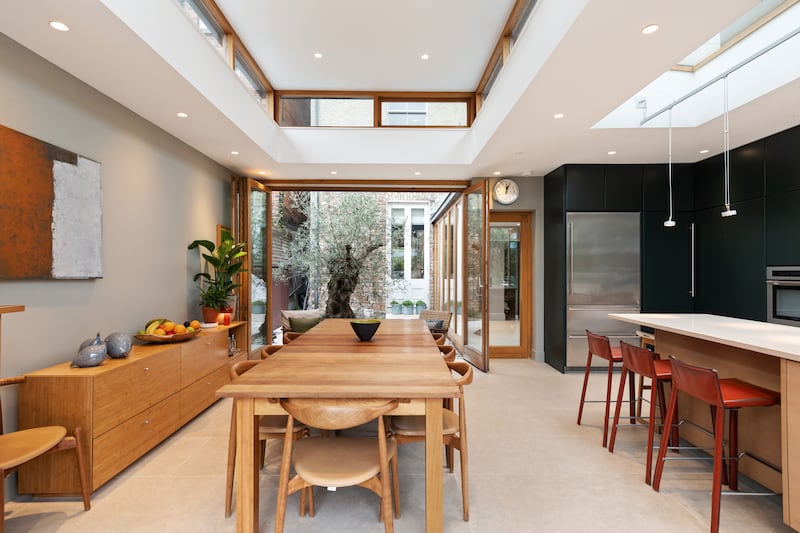 Kitchen and dining area, opening on to inner courtyard