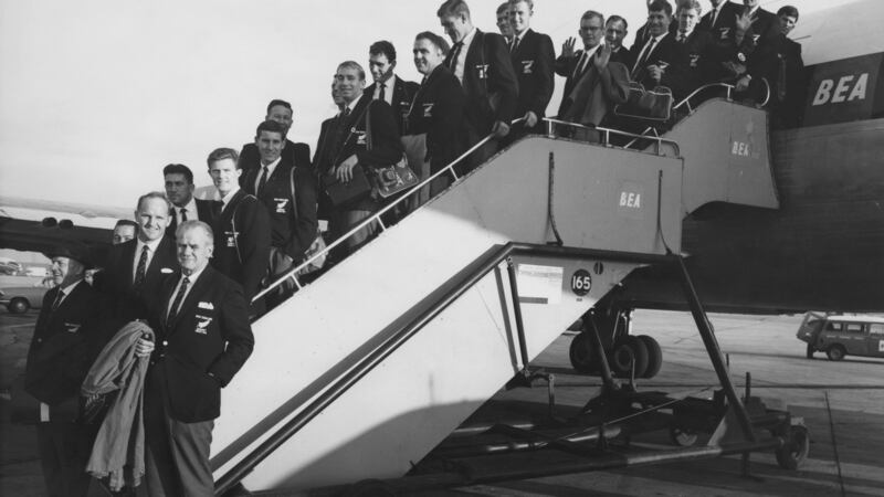 The All Blacks arrive at London Airport in 1963 for their tour. Photo: Ted West & Roger Jackson/Central Press/Hulton Archive/Getty Images