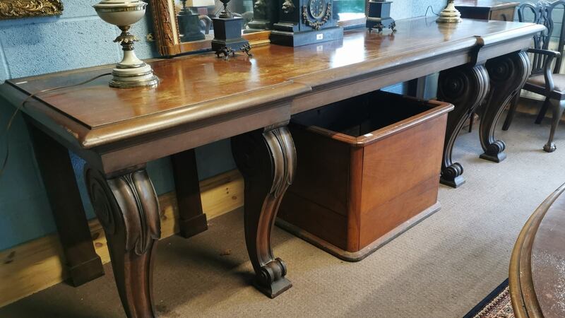 William IV mahogany server from Lissard House €1,500- €3,000