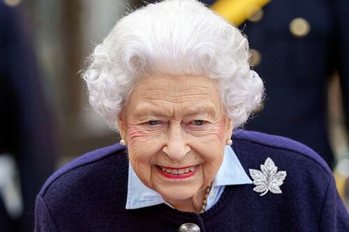 Queen Elizabeth urged by doctors to rest at least two weeks