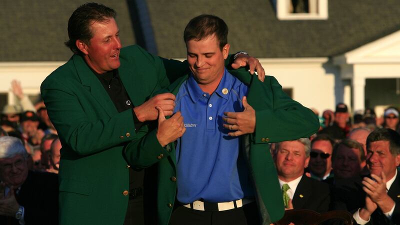 Phil Mickelson helps Zach Johnson put on the green jacket during the ceremony after Johnson won the 2007 Masters. Photo: Jamie Squire/Getty Images