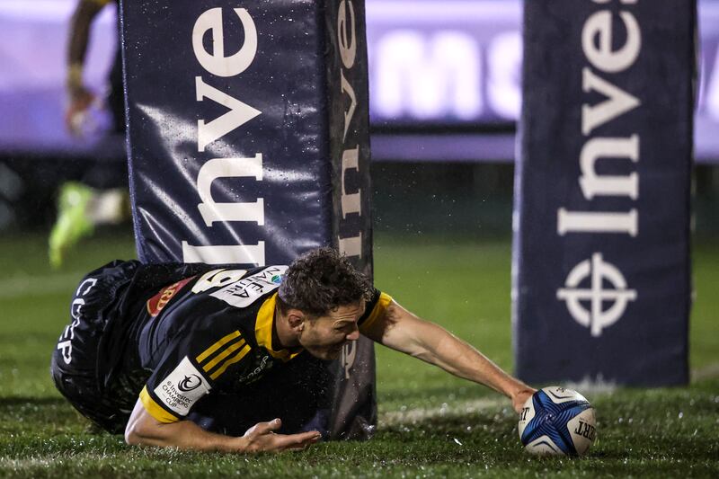 La Rochelle's Tawera Kerr-Barlow scores a try during the Champions Cup  match against Bath at The Rec. Photograph: Ben Brady/Inpho