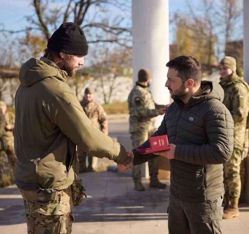 Murray receiving one of the country's highest military honours, the Order of Bohdan Khmelnytsky, from Ukrainian president Volodymyr Zelenskiy. Photograph courtesy of Murray