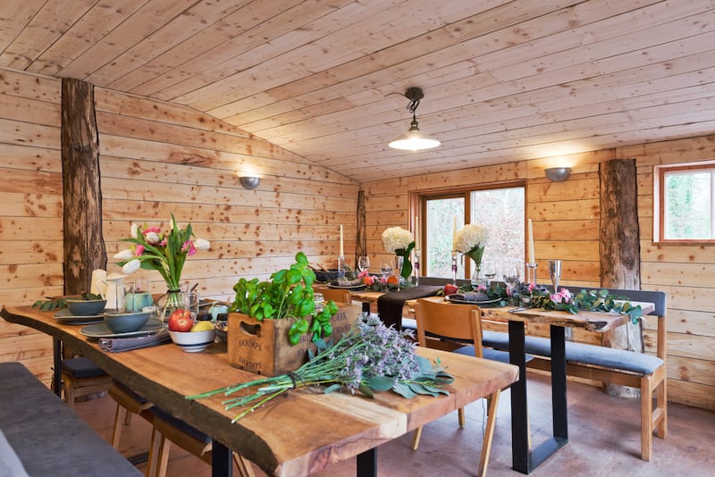 Dining cabin