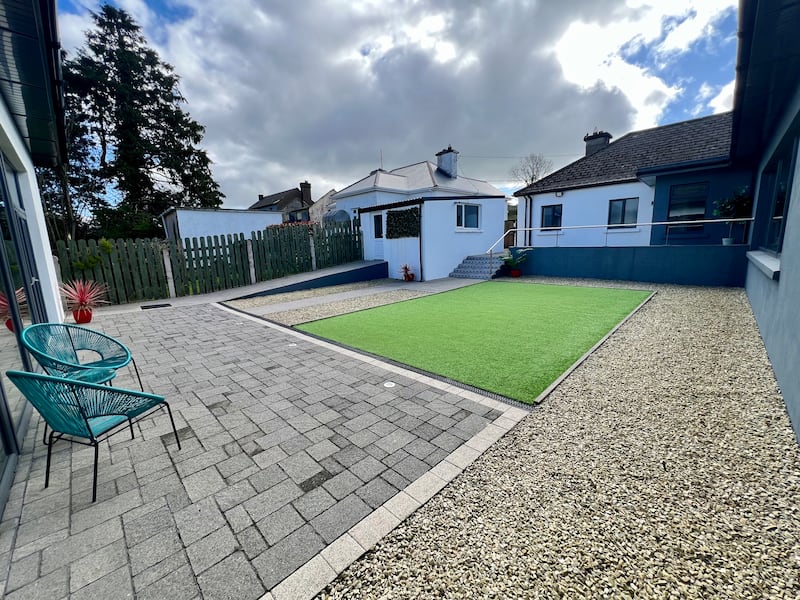 The design of an extension created a courtyard between old and new