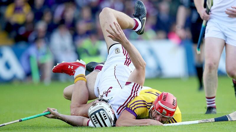 Lee Chin with Daithi Burke get to know each other. Photo: Tommy Dickson/Inpho