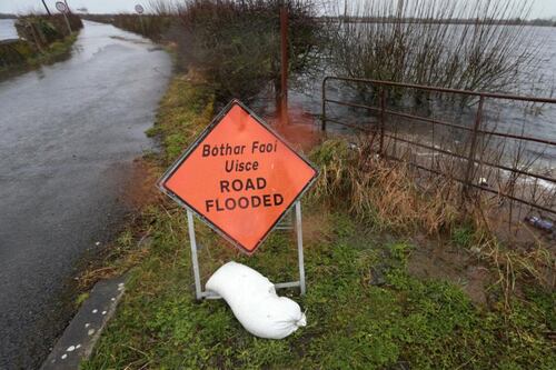 Fears of flooding increase as wind and rain warning issued