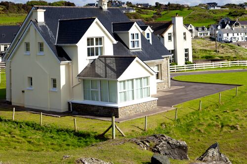 Self-catering accommodation squeeze hits tourists and investors, industry warns