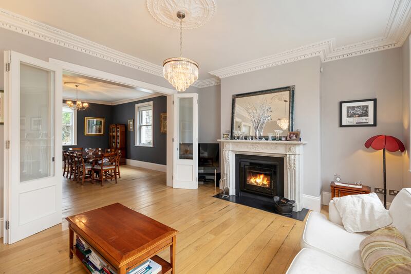 Livingroom now flows into the diningroom