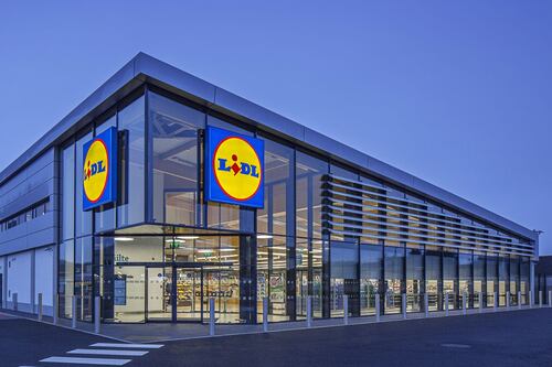 Lidl cuts the price of milk for the second time in two months