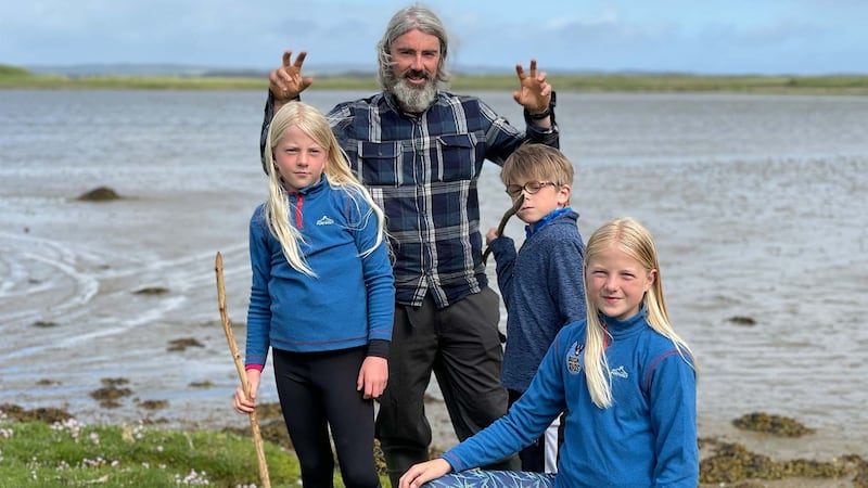 Tom Bán and recruits in Bush Kids