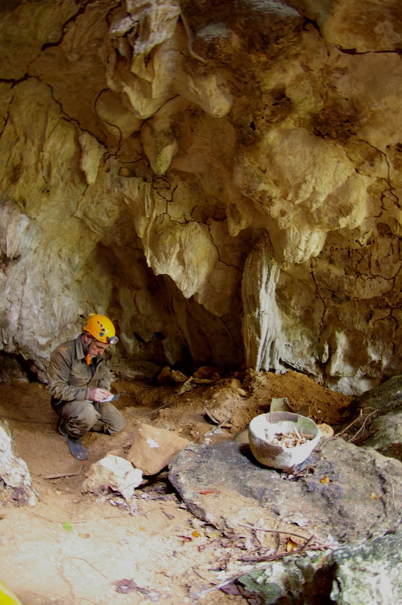 Pat Cronin in Cueva Del Cementario, Panama