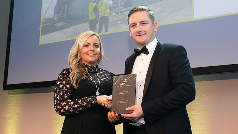 Stuart McFadden, Operations Manager, Fiontar Safety Management presents the Excellence in Health & Safety award to Gillian O’Donoghue, ACB Group Design & Construct.