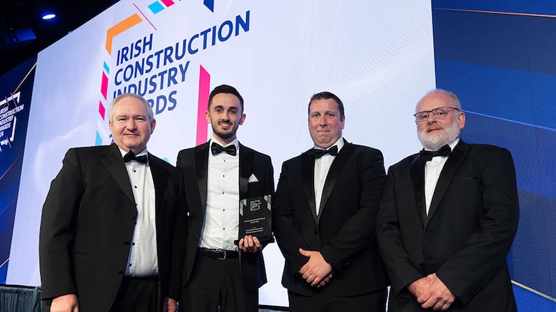 Dean Fitzpatrick, sales manager at Boon Edam Ireland Ltd, presents the contractor health project of the year award to the Tom O'Brien Construction team