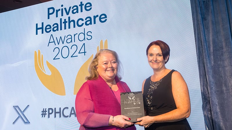 Ann Hogan, awards judging coordinator, presents the excellence in patient care award to Dr Jenny Addley, Vhi Hospital@Home.