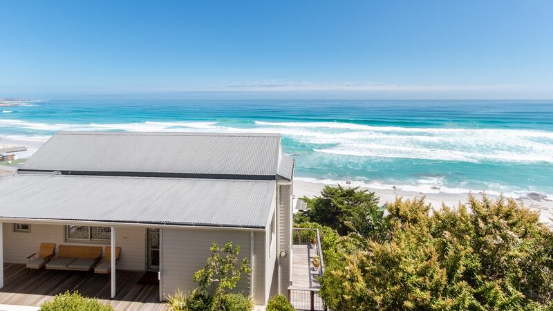 This elegant, stylish beach house is the stuff of dreams, located on South Africa’s most sought after coastline.