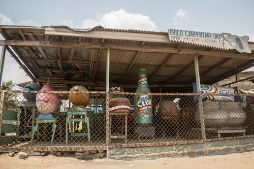 Ghanaian funerals: Themed coffins and dancing pallbearers