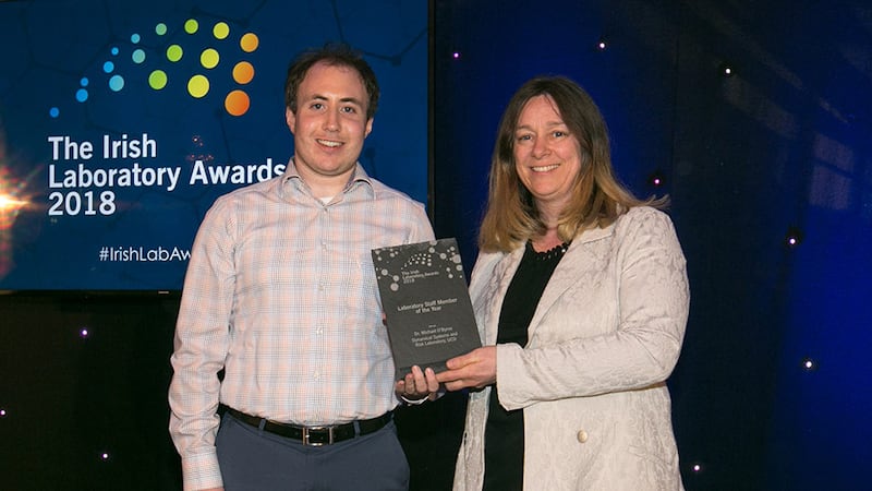 Mary Dempsey, Senior Lecturer in Mechanical Engineering at NUI Galway, presents the Laboratory Staff Member of the Year award to Dr. Michael O'Byrne, Dynamical Systems and Risk Laboratory, UCD.