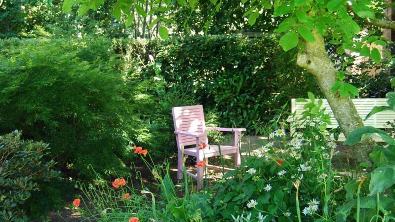 The gardens at Sonas feature many private spaces for meditation.