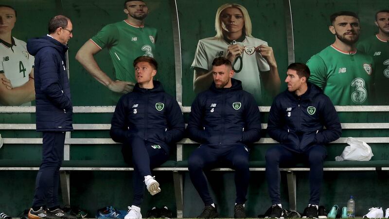 Martin O’Neill speaks to Jeff Hendrick, Daryl Murphy and Stephen Ward at training earlier this weeks. Photograph:  Ryan Byrne/Inpho