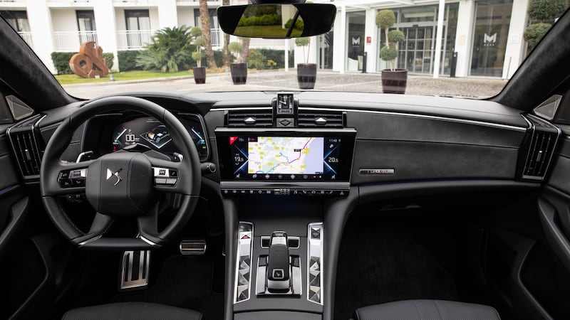 DS has thrown lots of soft leather and Alcantara into the interior to deliver a premium ambiance. Sadly, the DS9’s dash-mounted digital and touchscreen displays fail to live up to class-leading rivals such as the E Class and A6