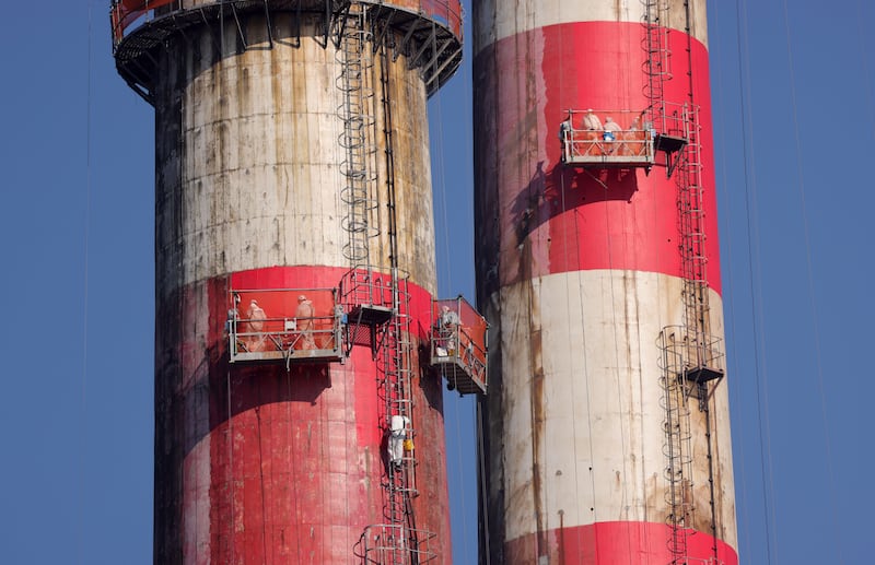 Repainting of the Chimney Stacks at the Poolbeg Power station in Dublin's Docklands.
Photograph: Alan Betson / The Irish Times

