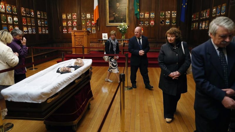 Mourners file past former Irish taoiseach Albert Reynolds as he lies in repose at the Mansion House, Dublin, today. Photograph: Julien Behal/EPA