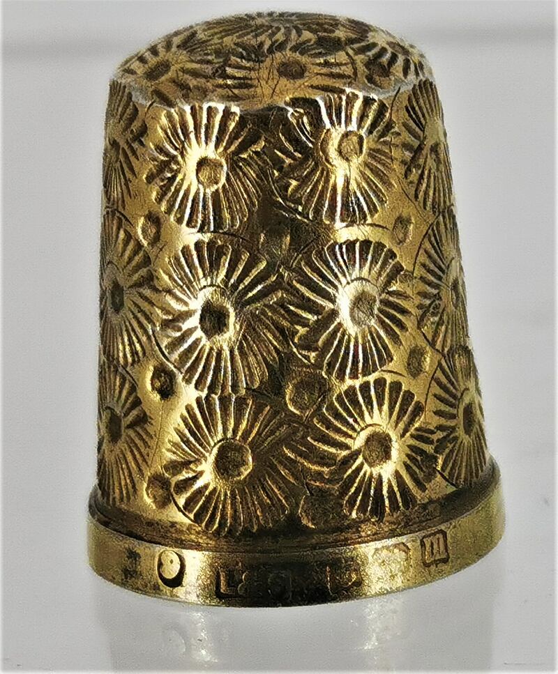 A rare gold thimble, (€250), Roger Grimes 