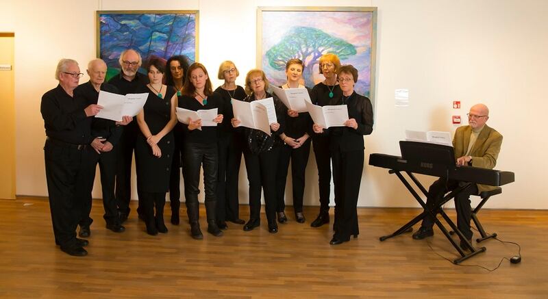 Members of Madrigallery Chamber Choir.