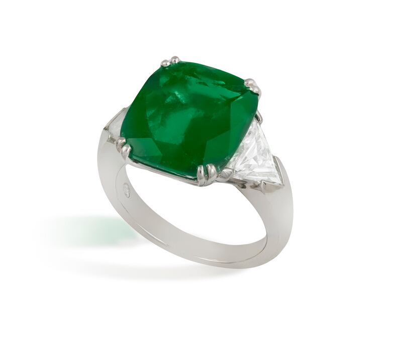 An emerald and diamond dress ring (€12,000-€18,000)