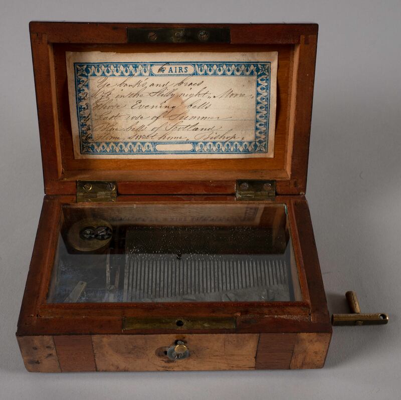 A 19th-century music box playing Irish and Scottish tunes €200-€300