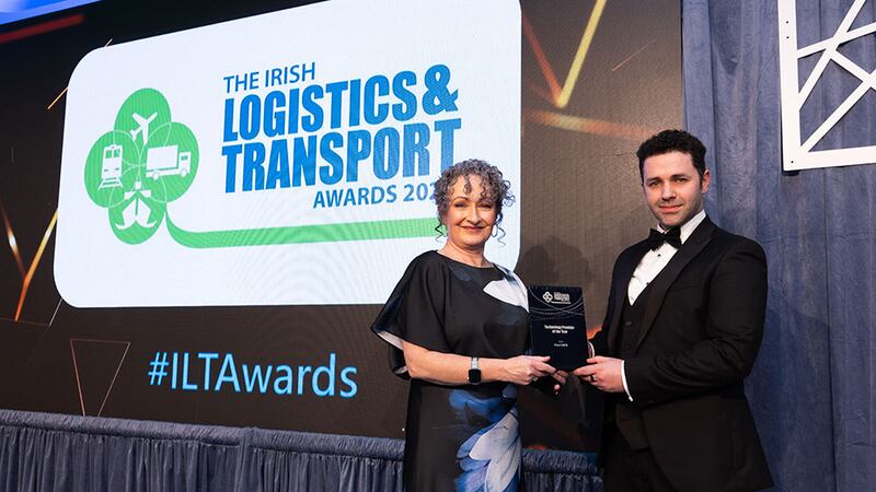 Maura O'Toole, owner/principal trainer of Facilitrain presents the technology provider of the year award to Stephen Connell, Fleet Data