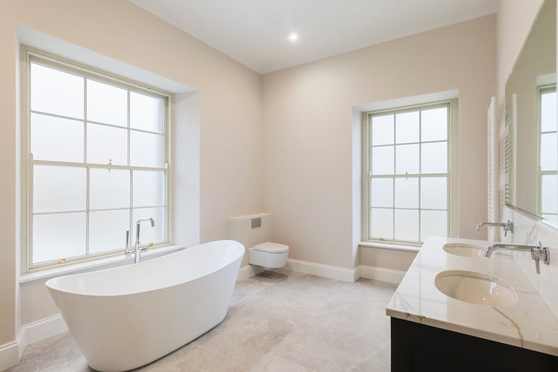 Bathroom: a de rigueur deep oval bath