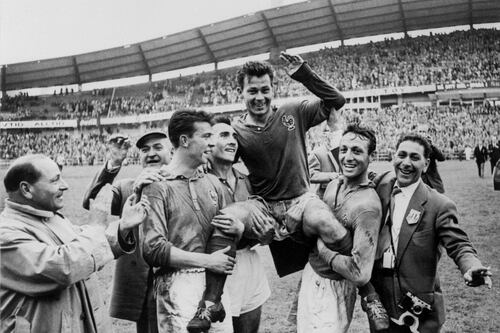 Just Fontaine, France’s record World Cup goalscorer, dies aged 89