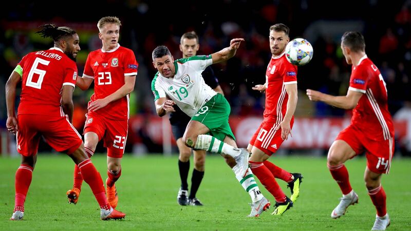 Jonathan Walters has a shot on goal. Photo: Ryan Byrne/Inpho