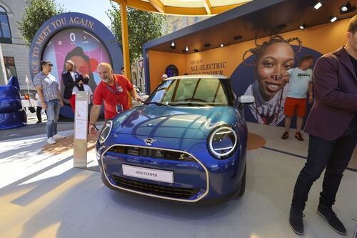 BMW to make electric Mini in UK after securing government funding