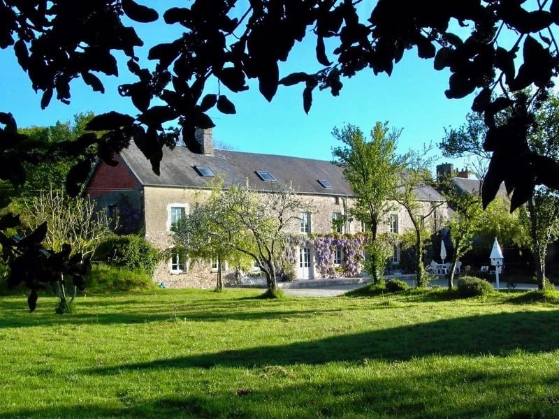 This 17th-century farmhouse in La Haye has five bedrooms