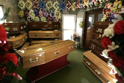 How to arrange a funeral and keep the costs within reason