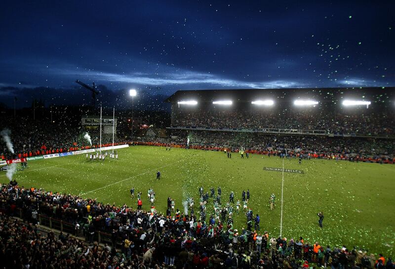 The Irish team say goodbye to the old Lansdowne Road in 2006. Photograph: Dan Sheridan/Inpho