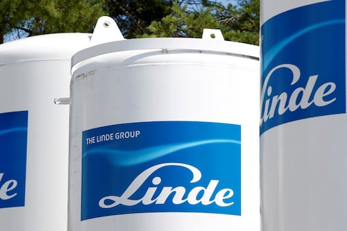 Linde shares drop as Praxair merger hits US anti-trust hurdle